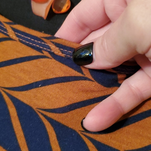 ❤ LuLaRoe Irma size m. - Picture 5 of 5